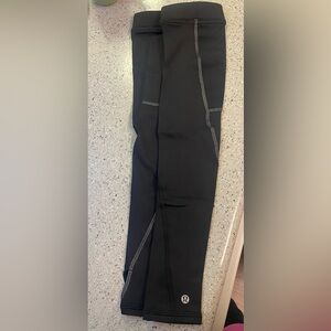Lululemon In a Flash arm warmers with fleece, pocket and reflective seams NWOT